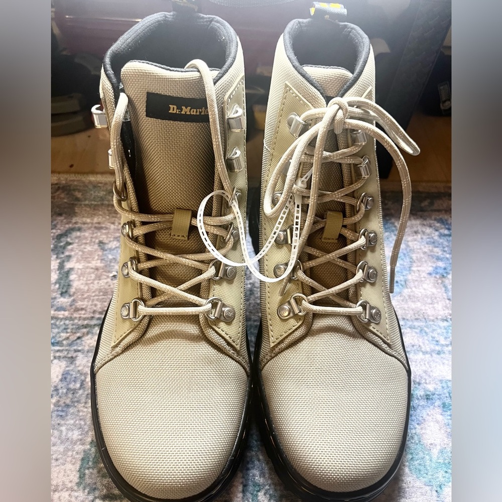Dr Martens Women’s Cream Combat Boots Size 8 - Picture 3 of 9